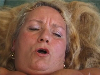 Lucky Wankerz: Horny blonde mature shoves remote where sun don't shine