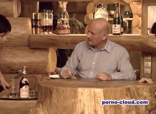 Porno Cloud: Old couple is having fun with their friends