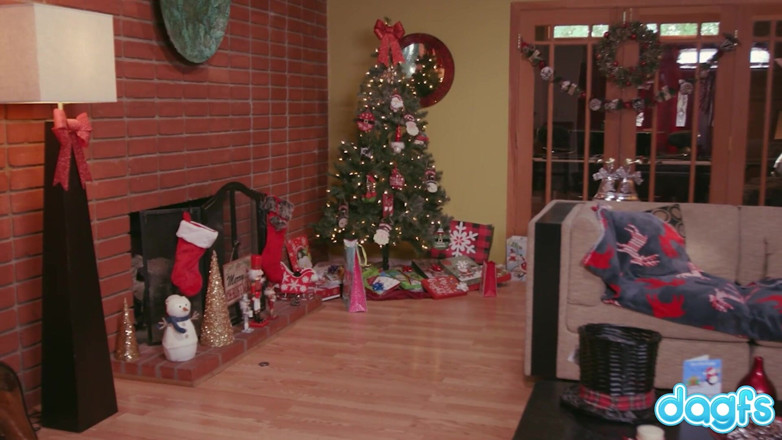 Dagfs: DAGFS - Mrs. Claus Lauren Phillips teaches a lesson to the...