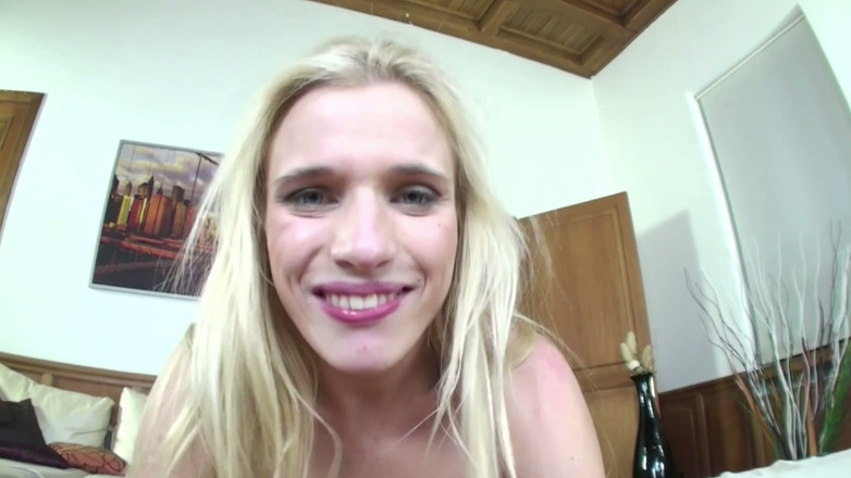 Bewitched!: 린다 베이브, 오마르 갈란티의 큰 자지로 놀고 싶어