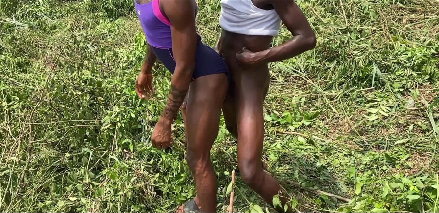 Bullet: 흑인 대물 자지와 섹스하는 흑인 대물 자지