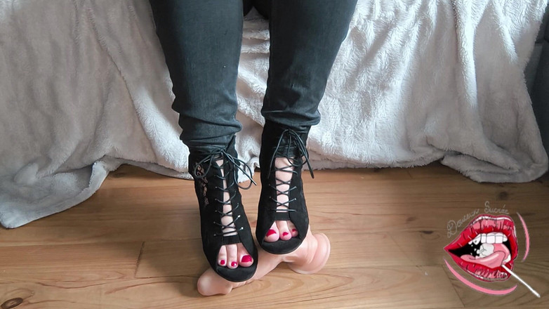 Douceur Sucree: I Crush Your Dick with My Feet
