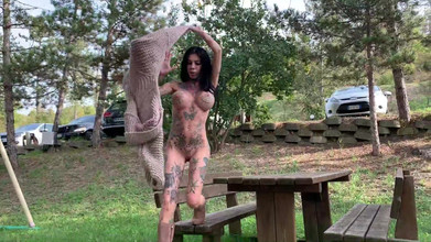 Megan Inky: Strip på en park