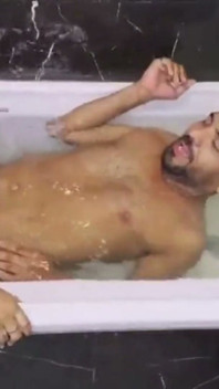 Caliente india folla en el baño