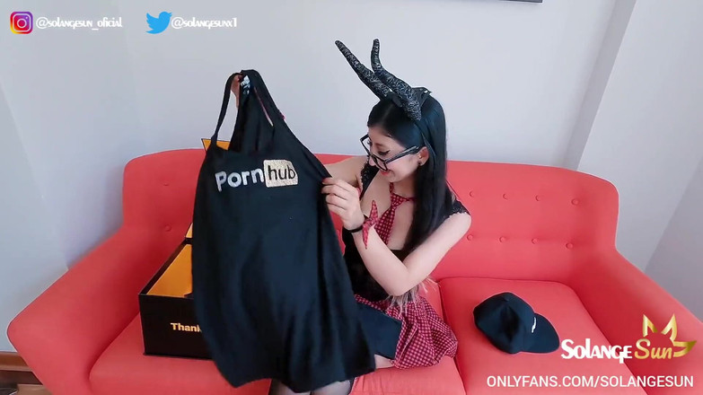 Solange Sun: Hộp quà tặng - thử quần áo gợi cảm, tôi thực sự...