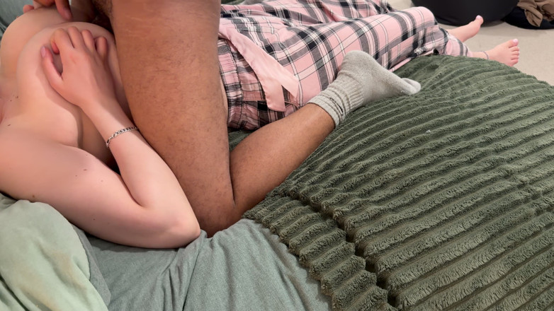 ScarletXoXo: 私の大きな自然な胸がずっと年上の男性に初めて犯される