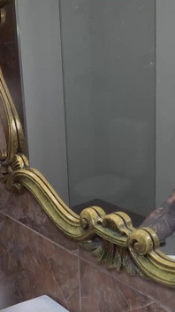 Miluje chcaní a kouření a má obrovské kozy k šukání