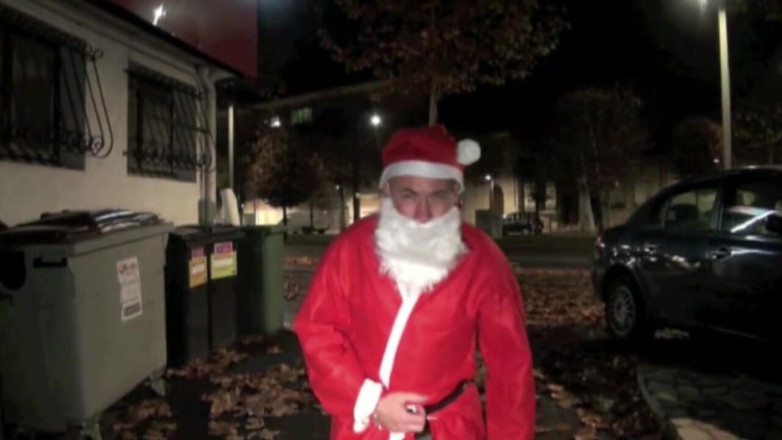YOUNG FRENCH DUDES FUCKERS: Scopata nei gloryhole da babbo natale