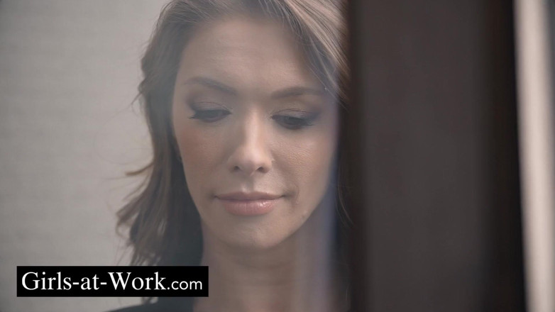 Girls At Work: Konsten och sättet att trösta