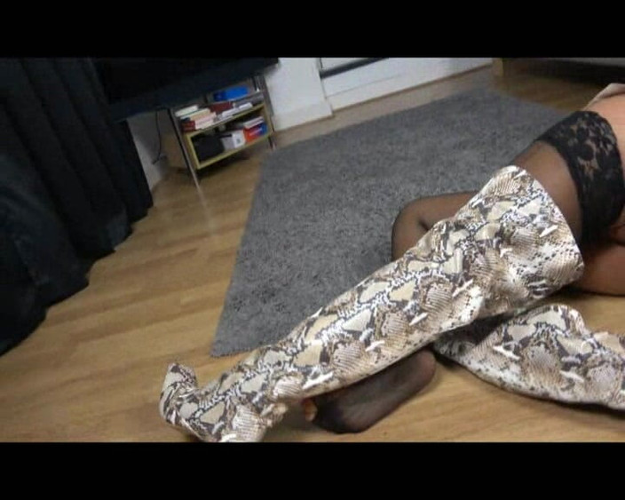 Latina Fetish: Latynoska w kajdankach escape challenge z Otm Gag!