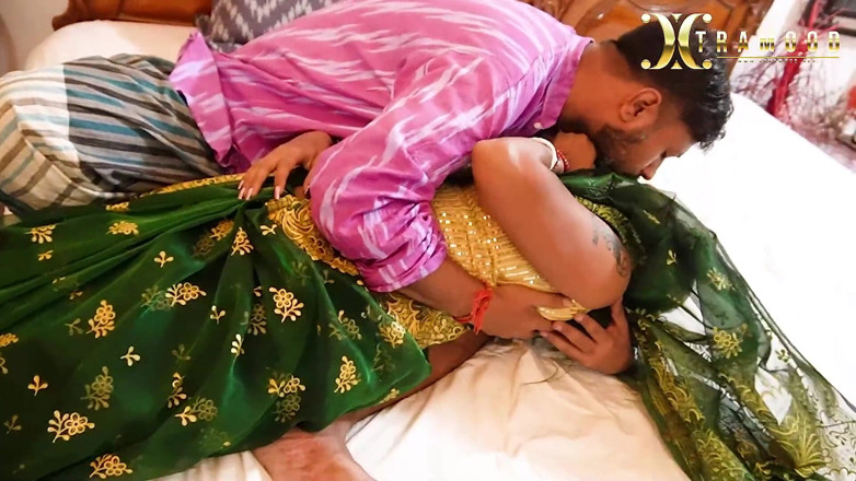 Xtramood: Bhasur does not control himself, after watching sexy bahu