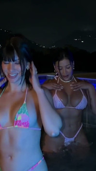 Parti Lesbian Hebat Dalam Threesome Basah!! Gadis Latin Sangat Ceria!! - Mariana Martix - La Paisita