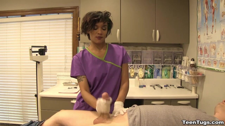 TeenTugs: L'infermiera jasmine barnes drena il cazzo a secco