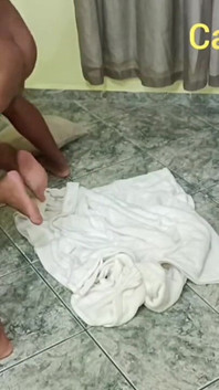 Eu mă uit la TELEVIZOR și femeia care vrea să se fută