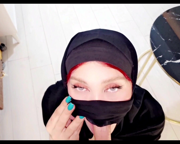 Mistressrola: Je komt klaar op mijn hijap mijn cuckold stiefzoon