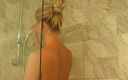 All Those Girlfriends: Caliente miel Eny toma una ducha y muestra su cuerpo