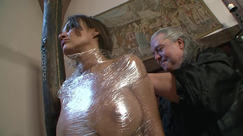 Absolute BDSM: БДСМ - рабынь засадили лопаткой и заставили поблагодарить ее господина