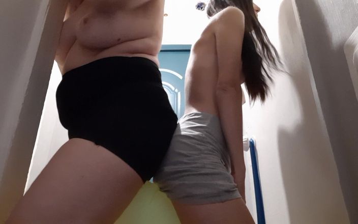 Lesbian-candys: Mini etekli amcıklarımızı ovuyoruz ve ateşli boşalıyoruz - lesbian-candys