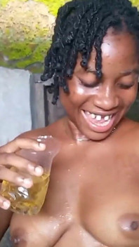 Fetish kencing dan ludah cewek afrika
