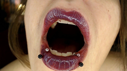 Abby Anna: Bibir montel montel ringan malam