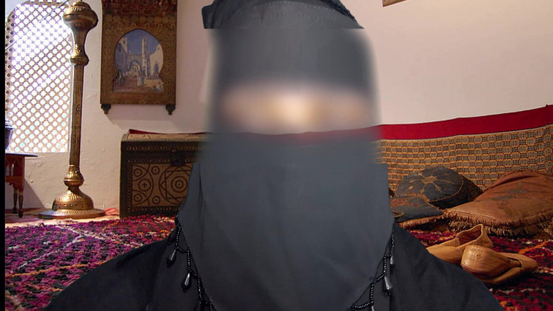Shahinbd: Bengaals meisje met burqa komt naar Saoedi-Arabië en wordt thuis...