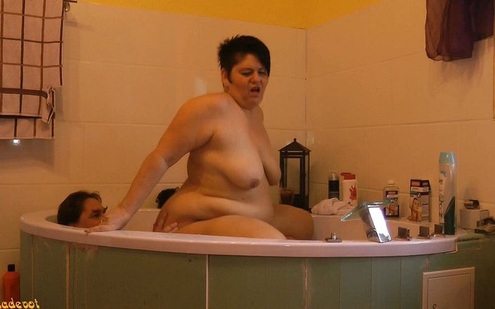 Anna Devot and Friends: ランチタイム フック キング イン バスタブ (Lunchtime Fuc King in Bathtub)