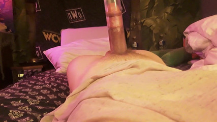 Tiffany Ciskiss: Obrovský penis Napumpováno do trubice o průměru 2,5 palců