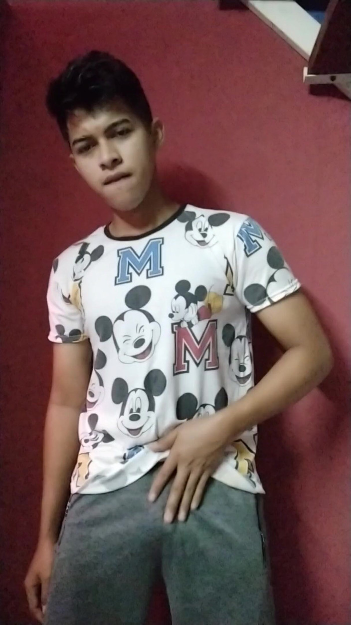 Chicos Virales: Hot teen boy in he bathed