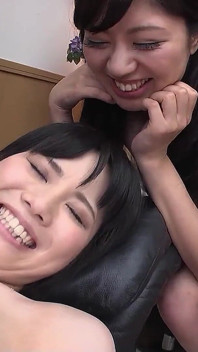 Japan-teen bekommt muschi im gangbang rasiert, unzensiert und wird von allen gefickt, JAV-porno