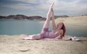 Sheryl X: Yoga si distende su un lago