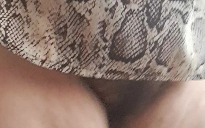 Mommy big hairy pussy: Inga trosor under klänningen
