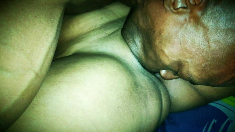 LiL Latin Goddess: 젖탱이를 핥고 시오후키