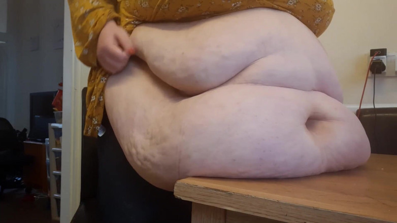 SSBBWLadyBrads: Belly lifts and table drops with slaps