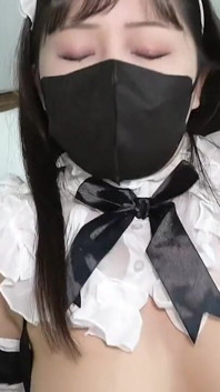 Unzensierte, schwarzhaarige japanische Schönheit. Schlanke, üppige Amateurin, rasierter Sex und Oralsex. Asiatisch, Hentai, POV, Dienstmädchen-Cosplay