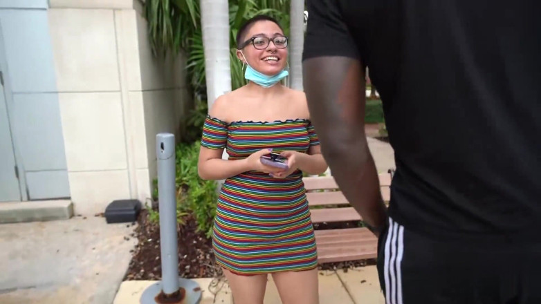 Industry Invaders: Jovencita con gafas obtiene enorme bbc