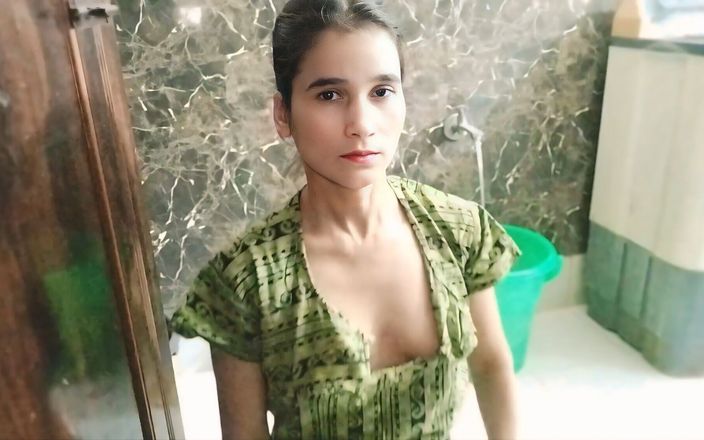 NAASRIN KHAN: Muslim Bhabhi Bathroom Mms
