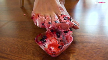 Jasmine RougeXXX: Footfetish with my smelly feet; it gets wet