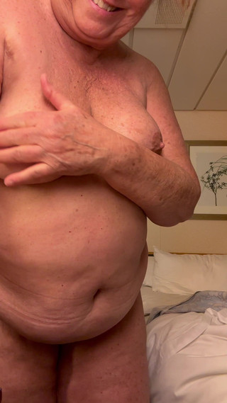 Big Ass 4 U: 水着を脱ぐことに乾杯