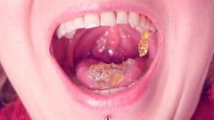 Arya Grander: Asmr: Jíst Želé Teddybears Candies. Žvýkání. Ústa zblízka.