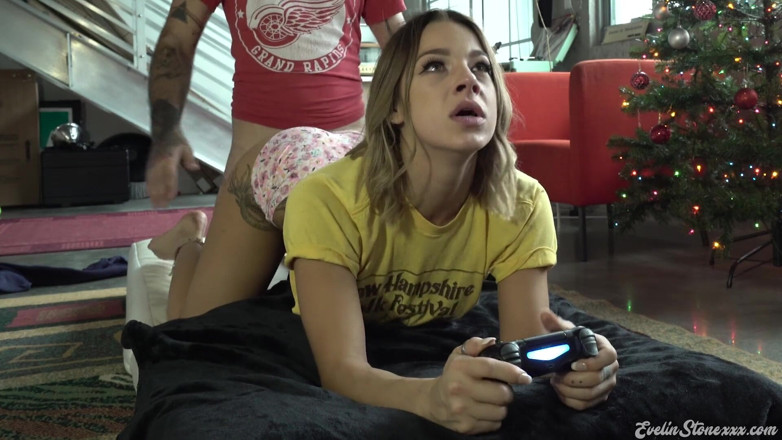 Evelin Stone: Videohra šukání a creampie