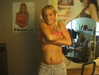 Flash Model Amateurs: Una chiamata al casting per una bionda con un culo...