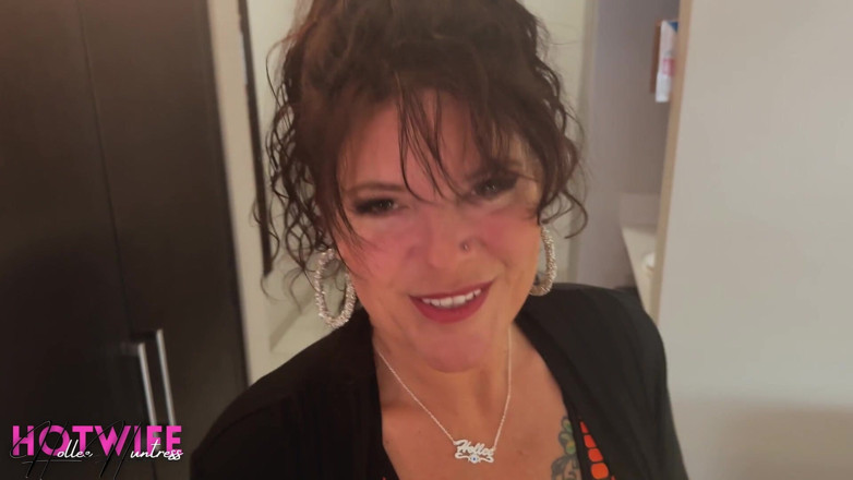 HolleeHuntress: Good Girl Hollee Huntress Gets on Her Knees for BBC