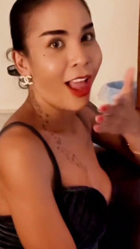 Emmy Angels - mengongkek bintang lucah transekstar kecil Thai yang diisytiharkan sendiri