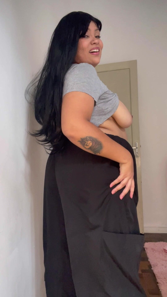 Cutiepiie Chubby: Awek montel kentut dan membakar pada seluar baggy sehingga awak...