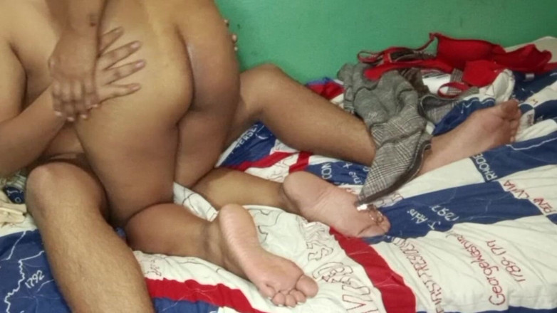 BigassMILF40: La mora con un gran culo mi invita a casa...