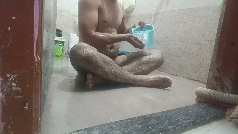 LovedSunsine1990: I always bathe naked.