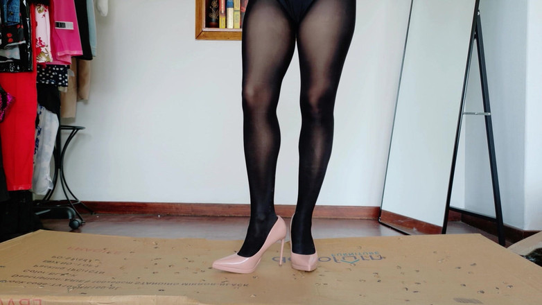 Kinky Lyrical: Знищення коробок - в нейлоні та на шпильці