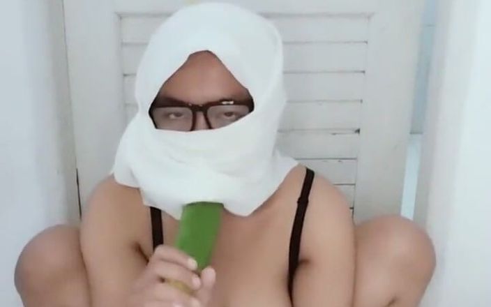 Rianicute: Mulher asiática curtindo um bom jogo