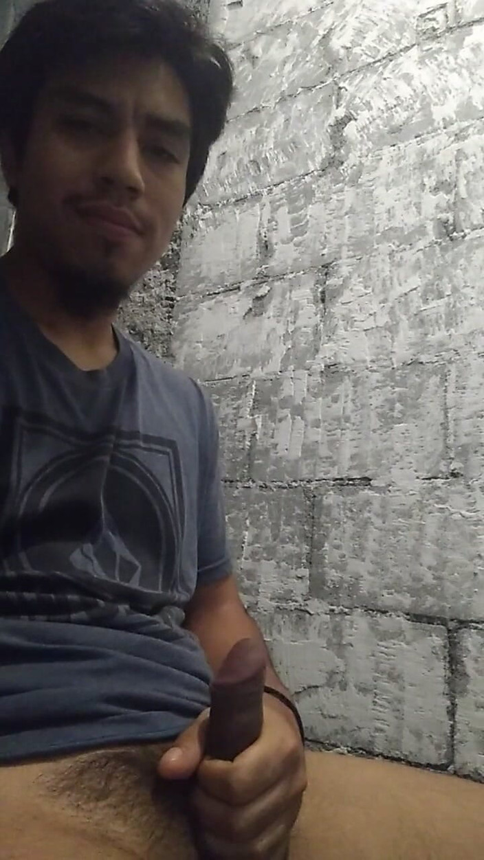 AlexAlejandro13: ¿Cuánto crees que mi polla mide?