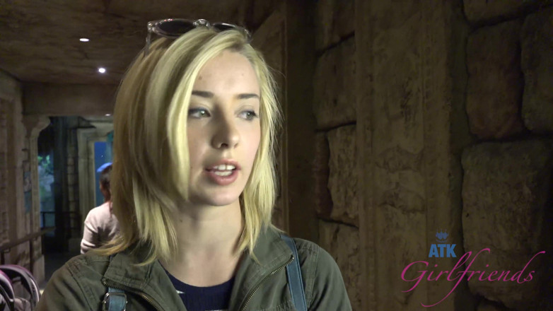 ATK Fans (Girlfriends): Virtuell semester i Las Vegas med söta Haley Reed 1/3